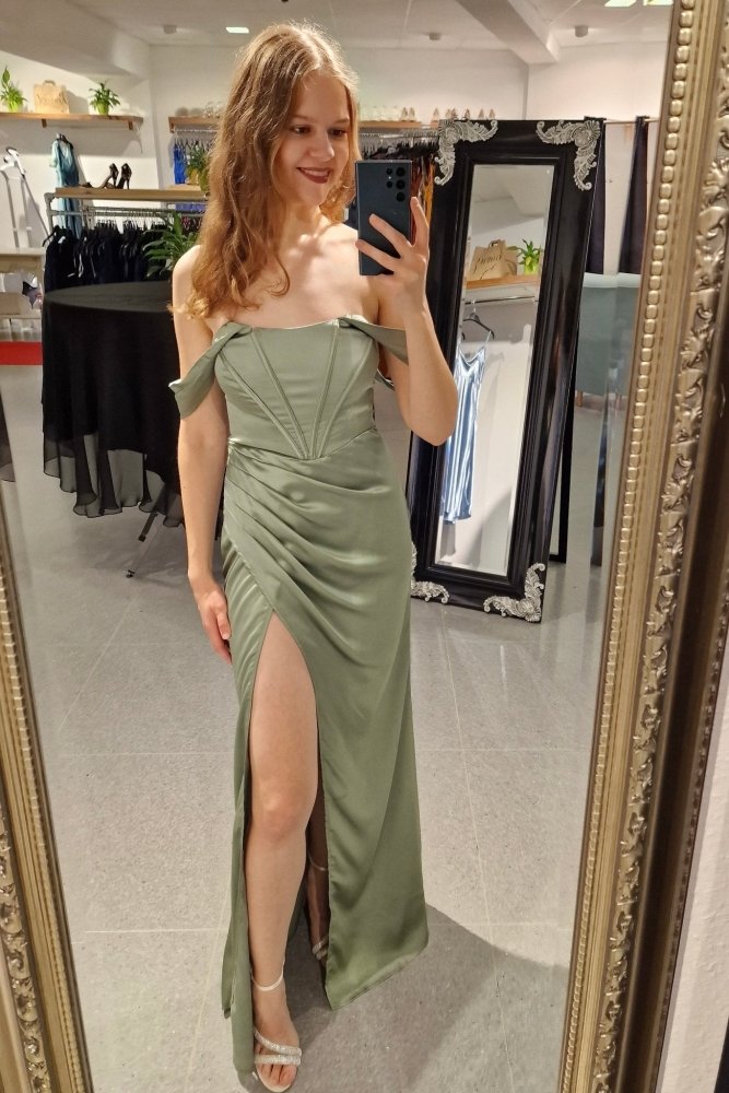 Corsagen - Kleid mit Schlitz aus Satin mit off shoulder Ausschnitt, hellgrün - Dein Kleiderladen